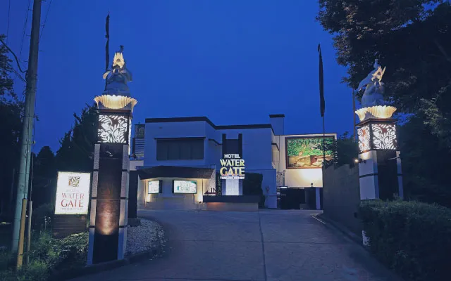ラブホテル ウォーターゲート 成田の外観
